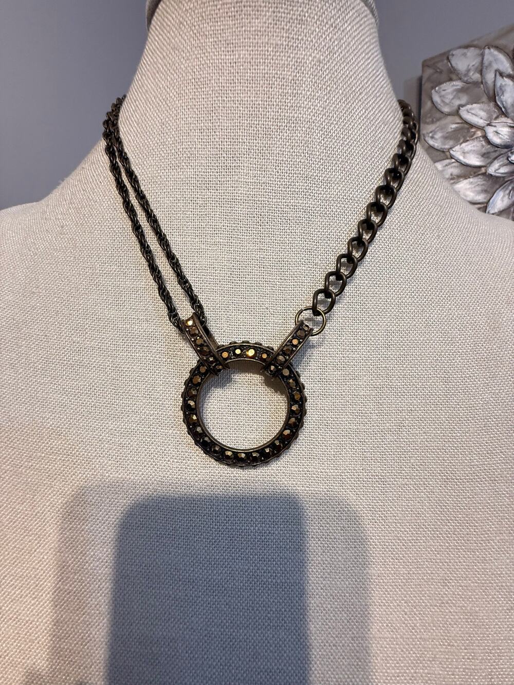 Vintage Bronze Rhinestone Circle Pendant Necklace 16”